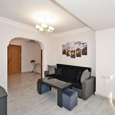 Luxury Spacious Apartment On Saryan Street.Centre Yerevan Exterior photo