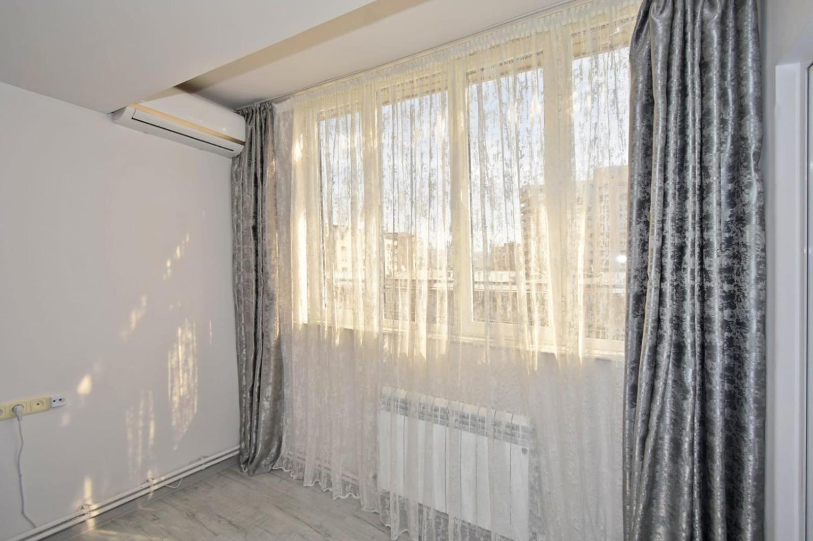 Luxury Spacious Apartment On Saryan Street.Centre Yerevan Exterior photo